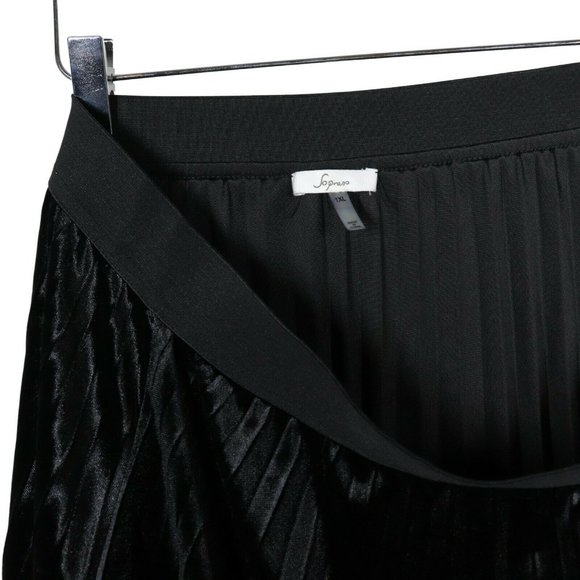 NWOT Soprano Pleated Velvet Lace Midi Skirt Size 1X Black Midi Pull On Plus - Picture 3 of 5
